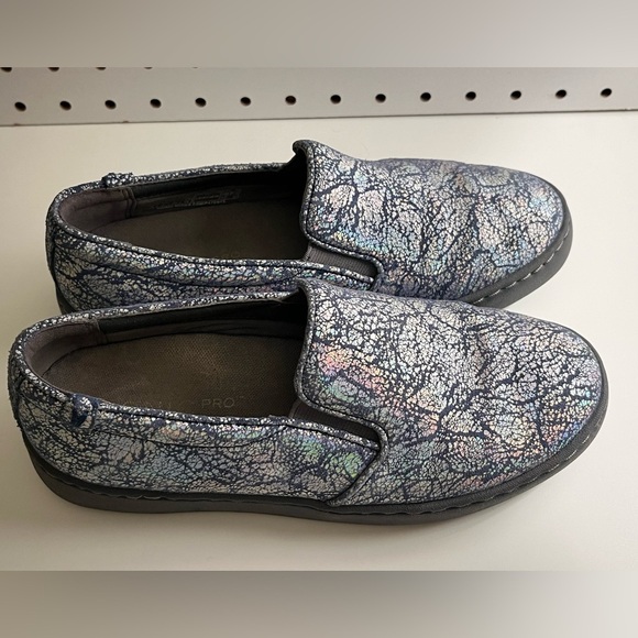 Vionic Women’s Avery Pro Slip-On Sneaker - Picture 2 of 16